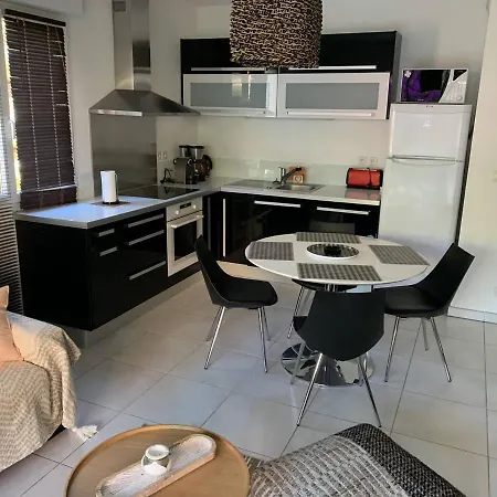 Grand T3 Aux Issambres Avec Jardin, Proche Et Commerces - Fr-1-768-48 * Les Issambres